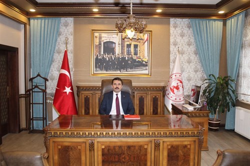 Kaymakamımız Sayın Tugay CANTÜRK 2/11/2024 tarihli ve 2024/387 sayılı Cumhurbaşkanı Atama Kararı ile ilçemiz Kaymakamlığına asaleten atanmıştır.